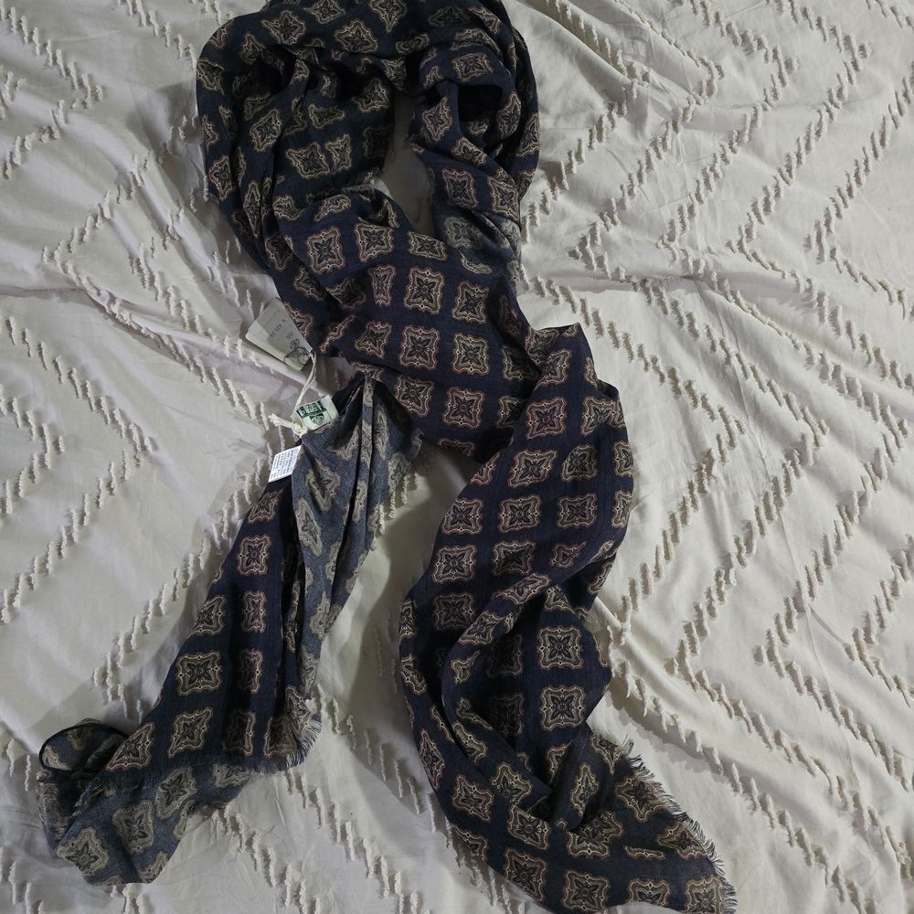 NWT Borrelli Napoli Cashmere Scarf Navy Medallion Print $425 Retail